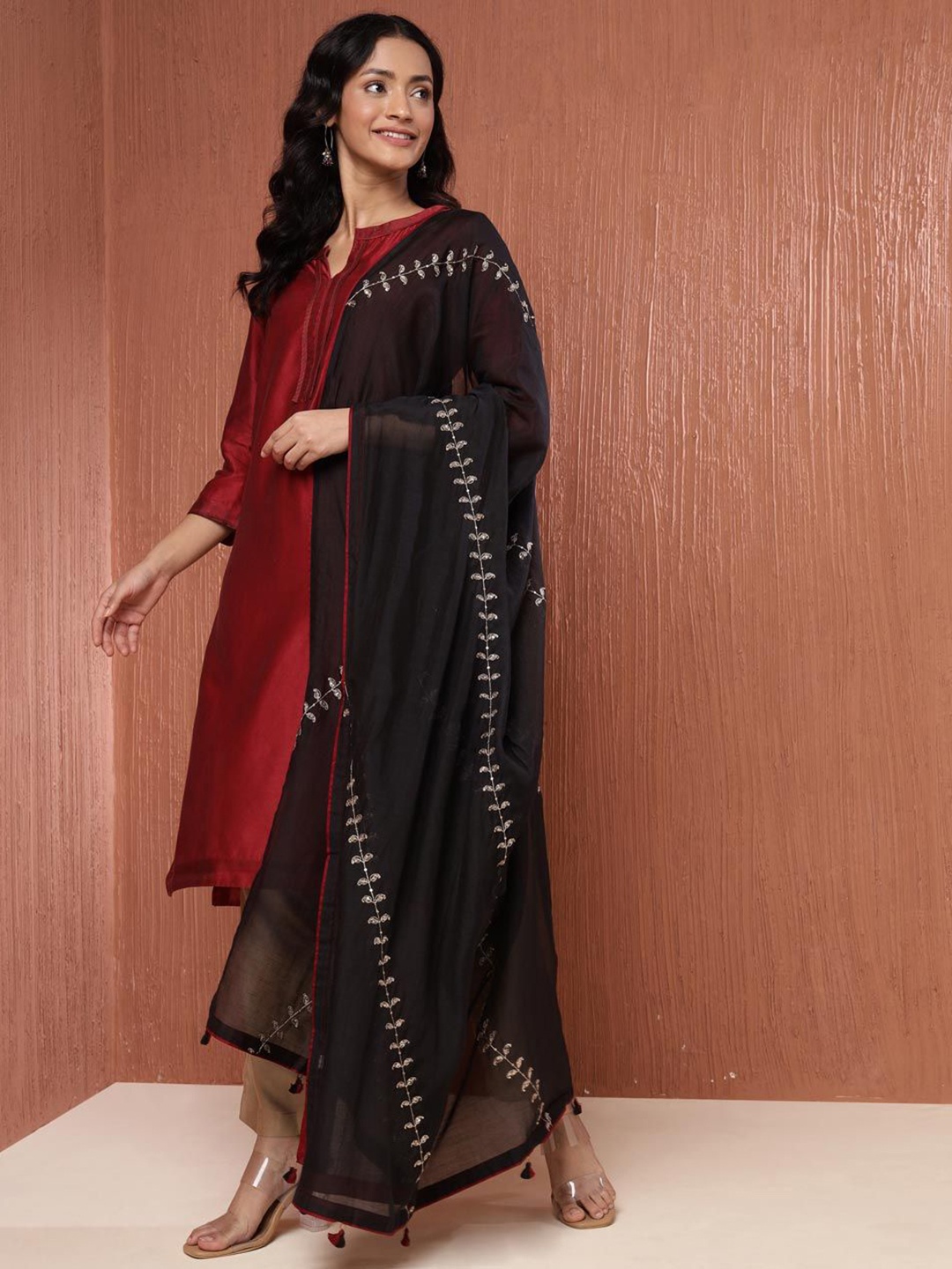 

Fabindia Floral Embroidered Sequinned Cotton Silk Dupatta, Black