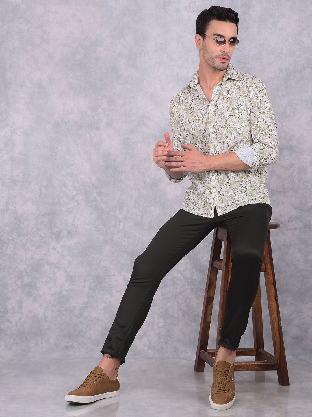 

Crimsoune Club Men Smart Spread Collar Floral Printed Cotton Slim Fit Casual Shirt, Beige