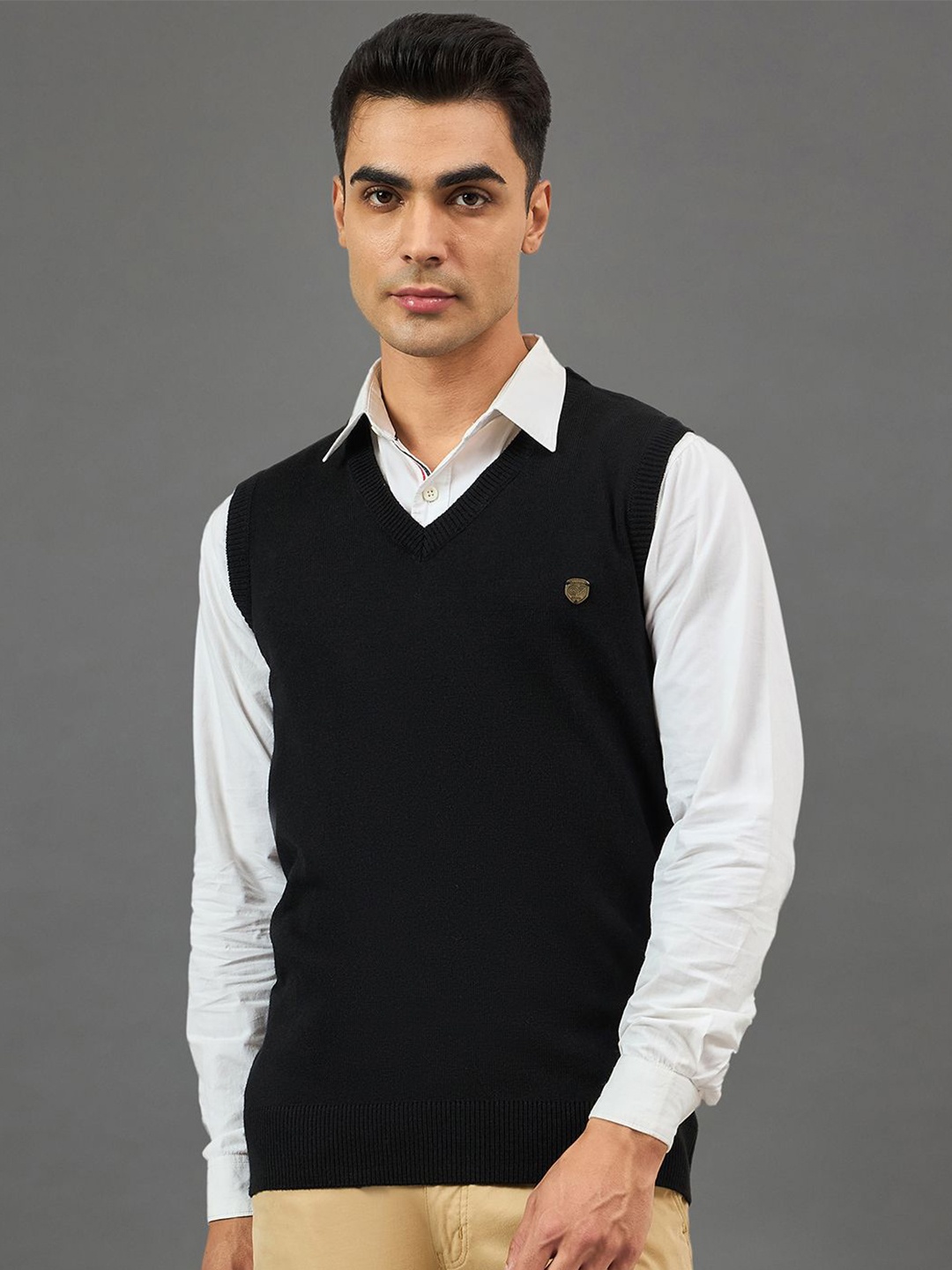 

Club York Men Sweater Vest, Black