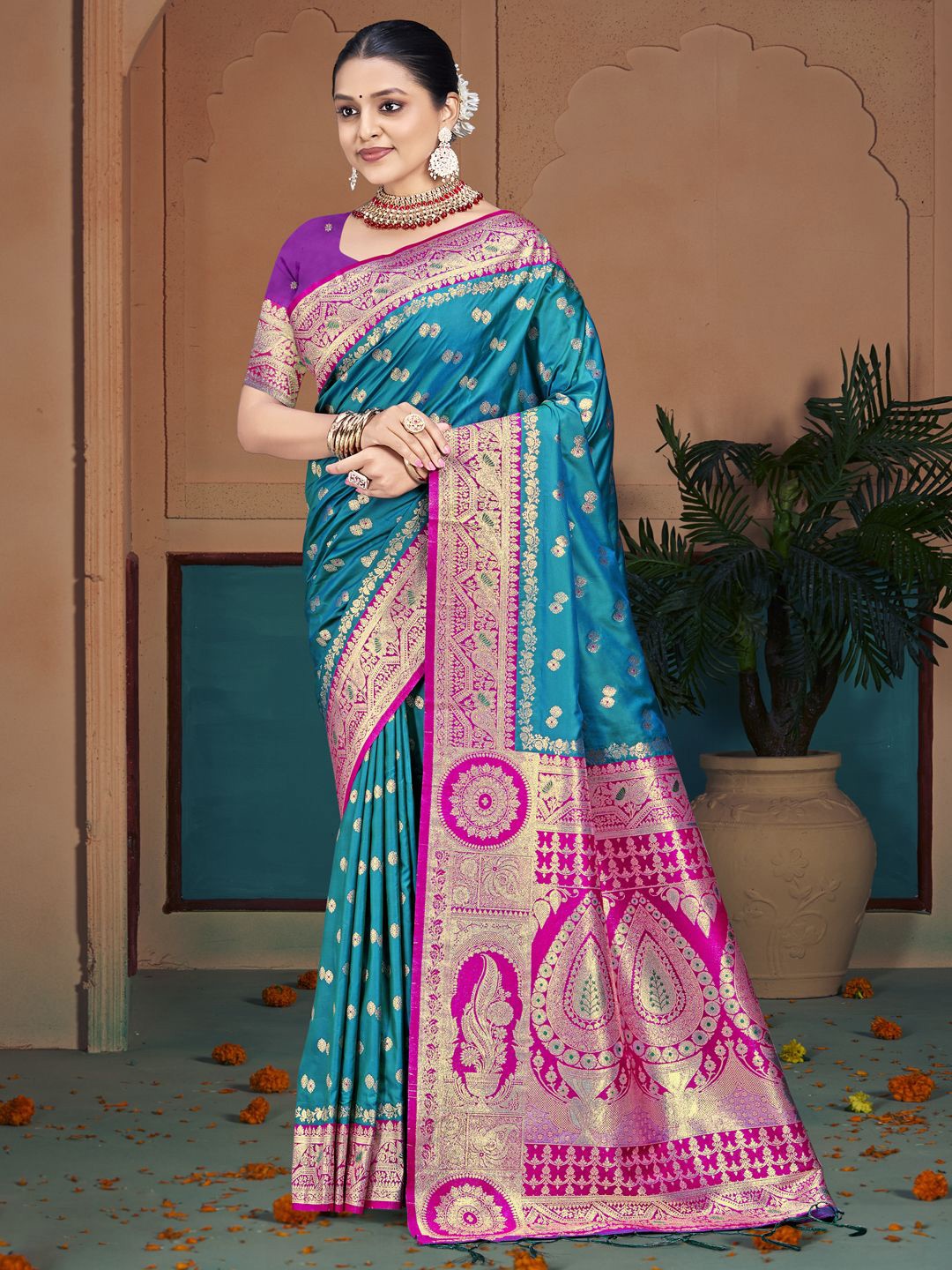 

Ishin Woven Design Zari Silk Blend Saree, Green