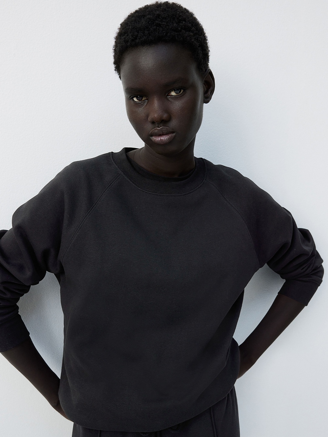 

H&M Women Round Neck Long Sleeves Sweatshirt, Black