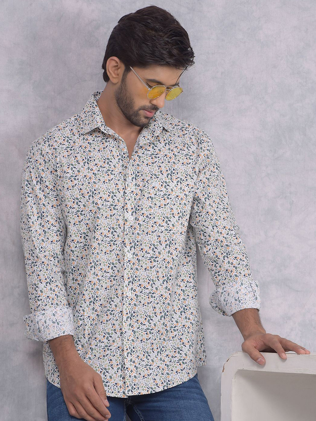 

Crimsoune Club Men Smart Spread Collar Floral Printed Cotton Slim Fit Casual Shirt, Beige