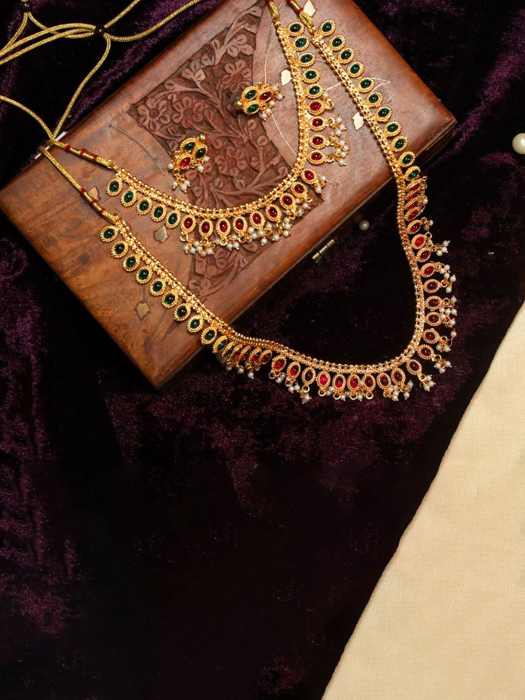 

ABDUR RAHEEM JEWELLERS Gold-Plated Kundan-Studded & Beaded Jewellery Set