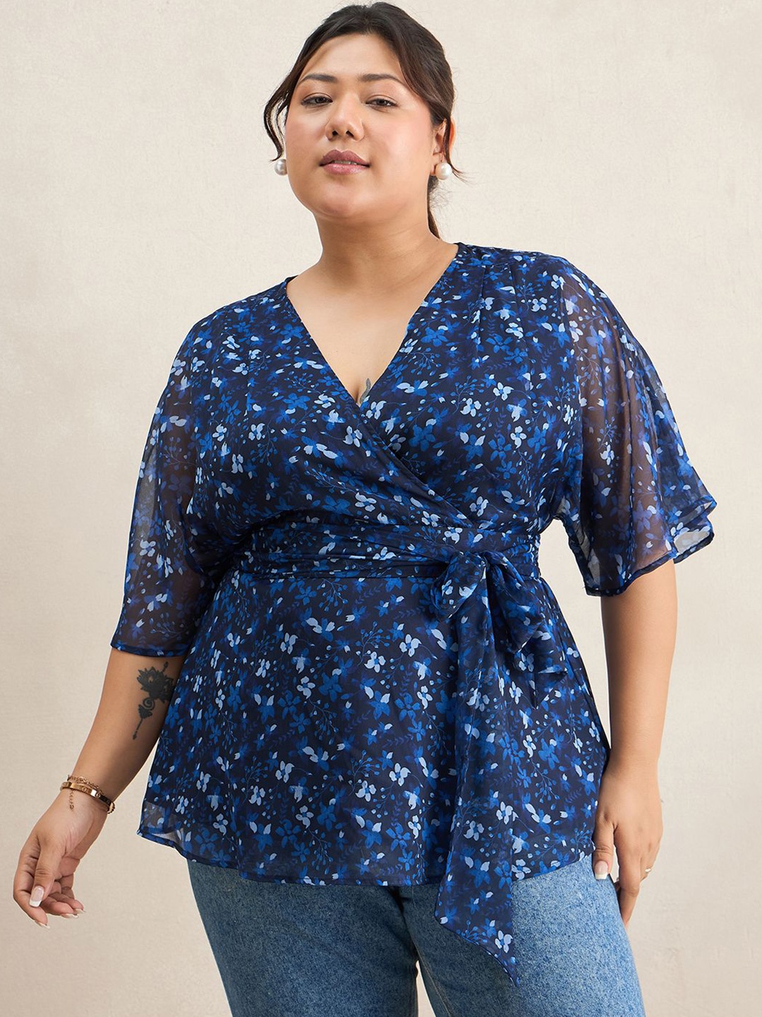 

FEMMELLA Women Floral Printed Flutter Sleeve Top, Navy blue