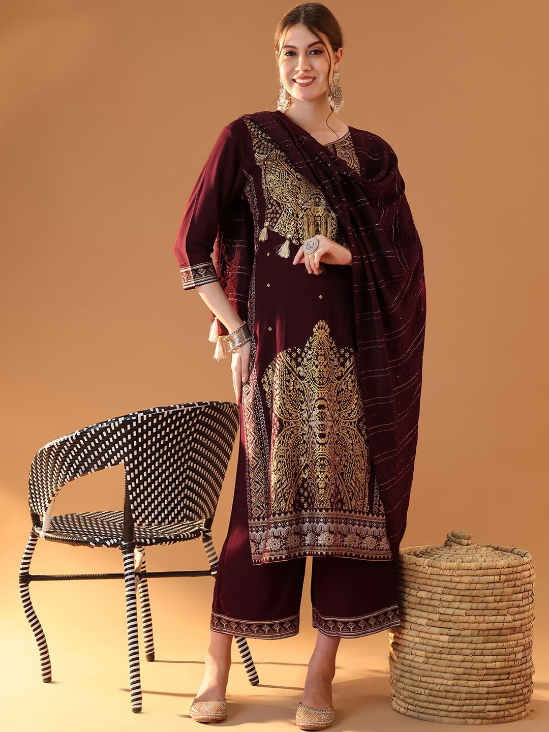 

Tulsattva Ethnic Motifs Printed Sweetheart Neck Regular Kurta With Palazzo With Dupatta, Maroon