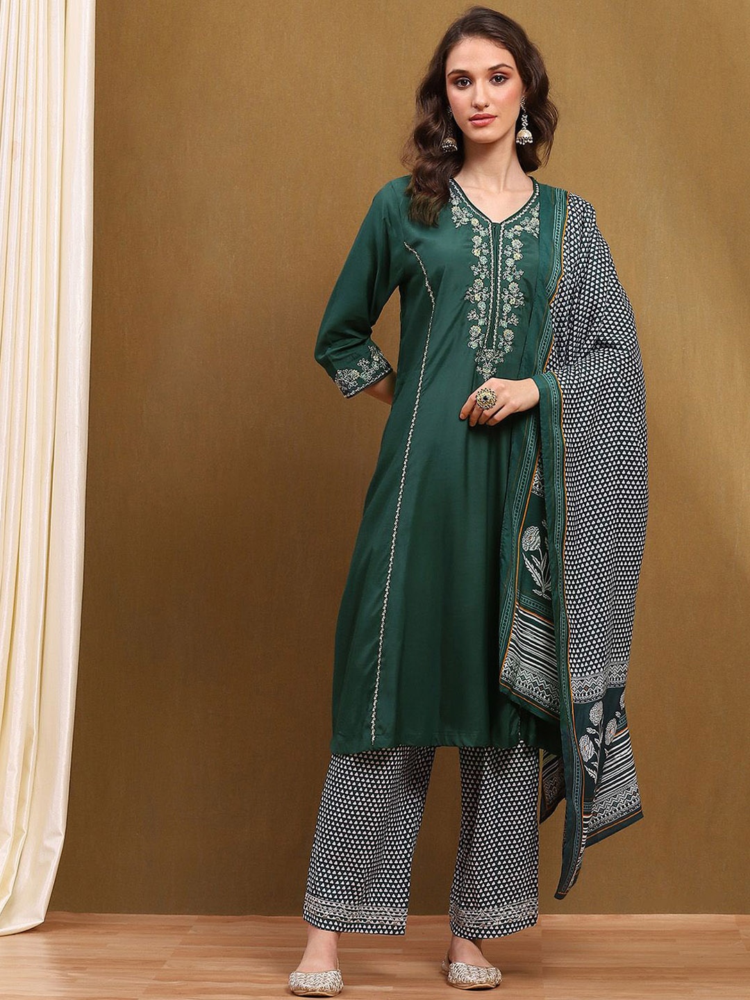 

Biba Ethnic Motifs Embroidered Thread Work Straight Kurta With Palazzos, Green