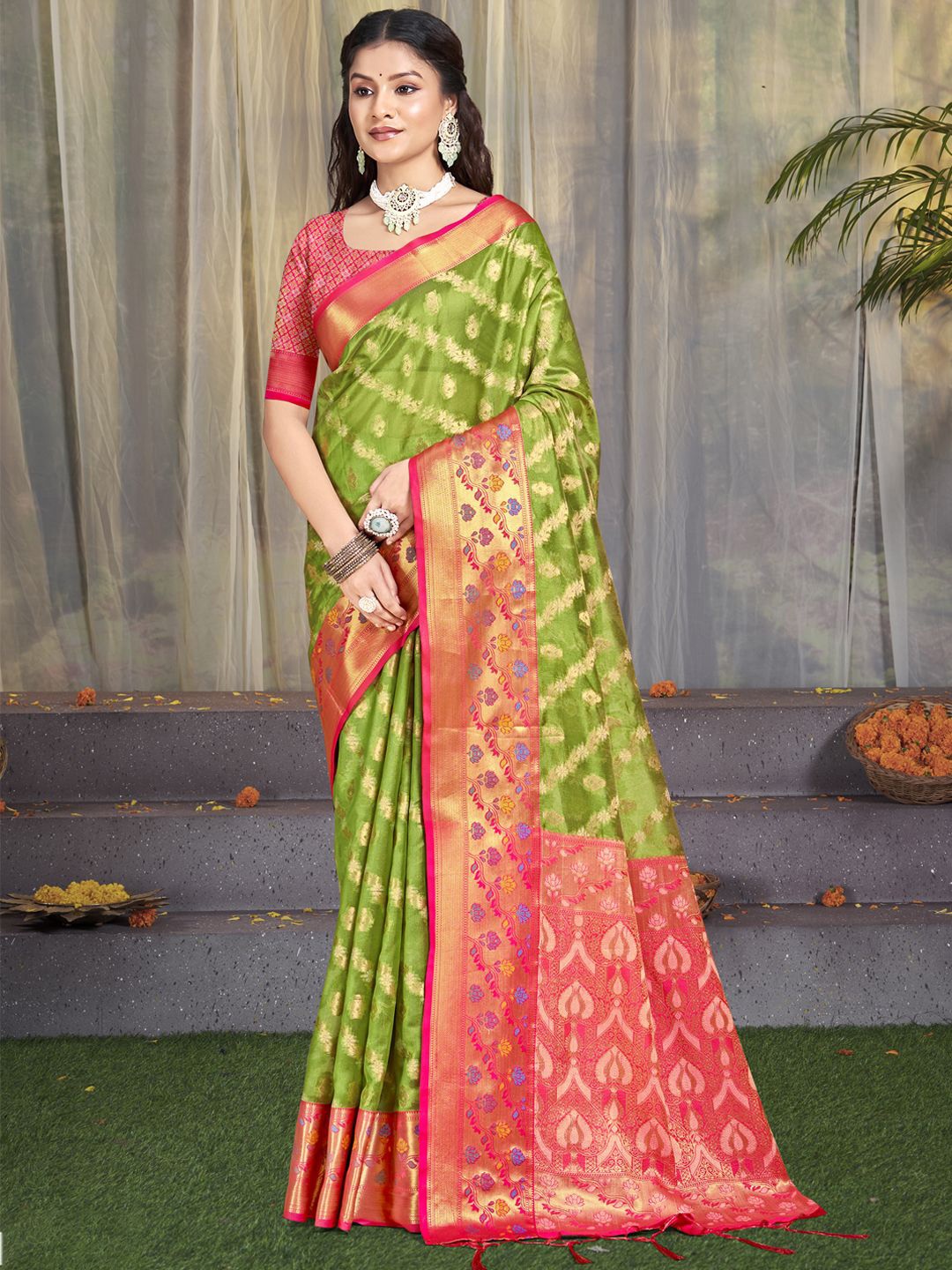 

Ishin Ethnic Motifs Zari Silk Blend Saree, Olive