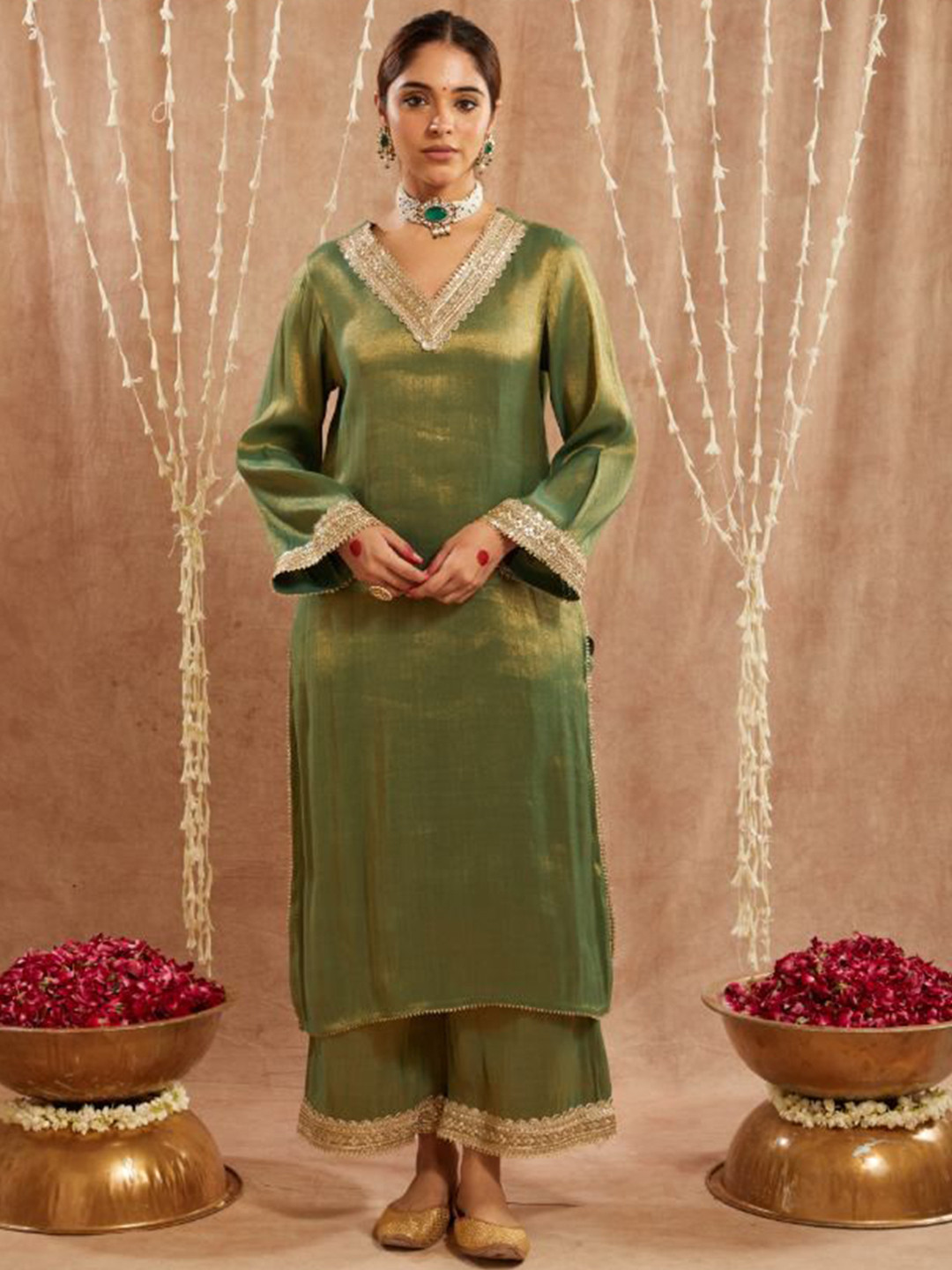 

NEROV Neck Gotta Patti Flared Sleeves Tissue Straight Kurta, Green