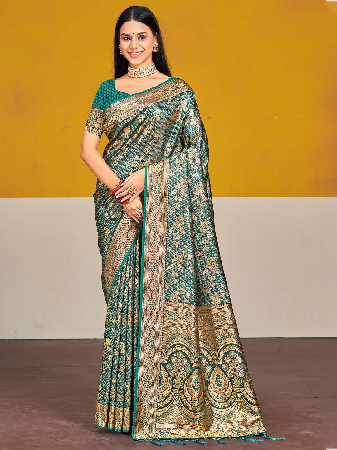 

Ishin Woven Design Zari Satin Saree, Green