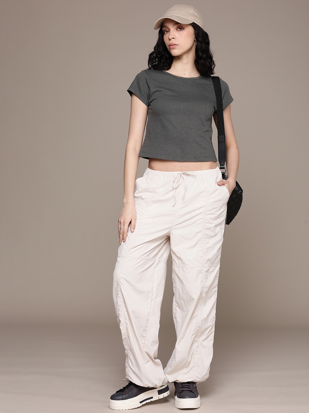 

The Roadster Life Co. Solid Crop T-shirt, Charcoal