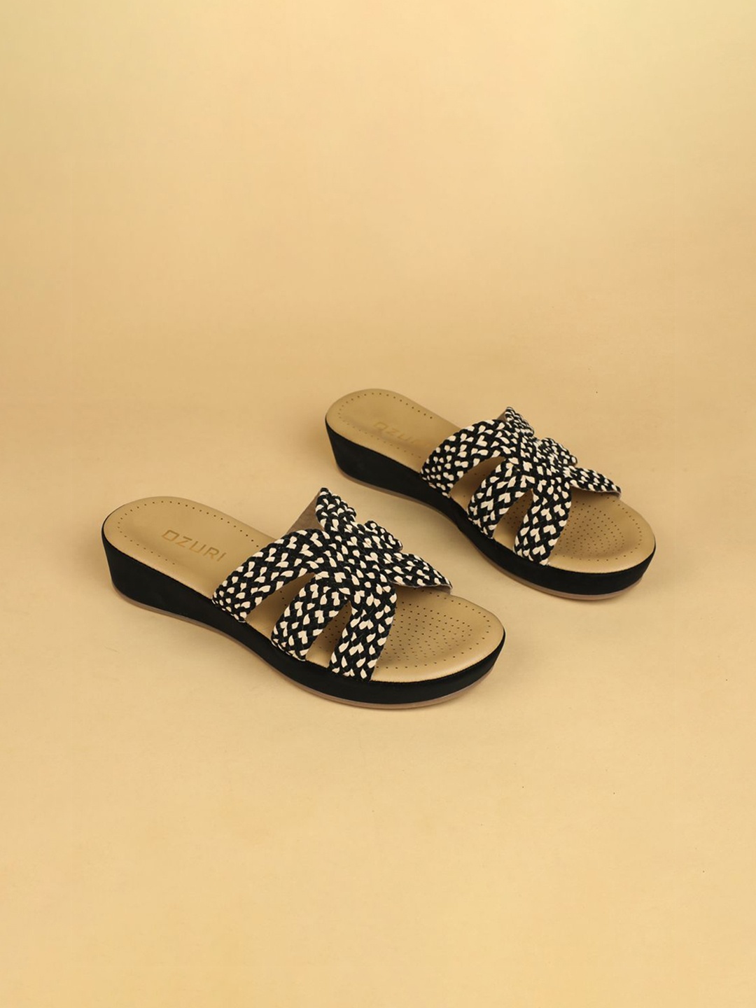 

Ozuri Printed Flatform Sandals, Black