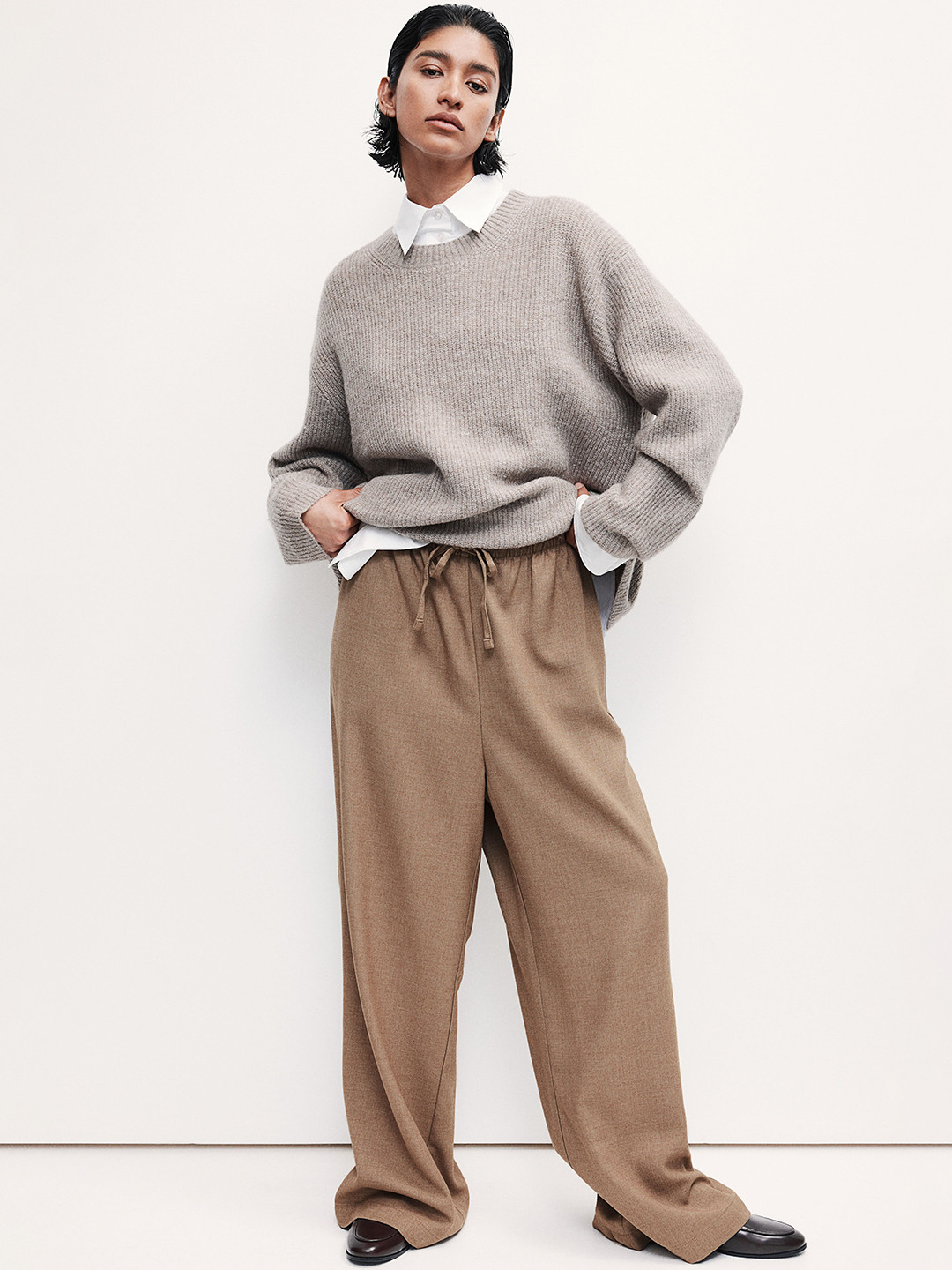 

H&M Loose Fit Mid Rise Trouser, Beige