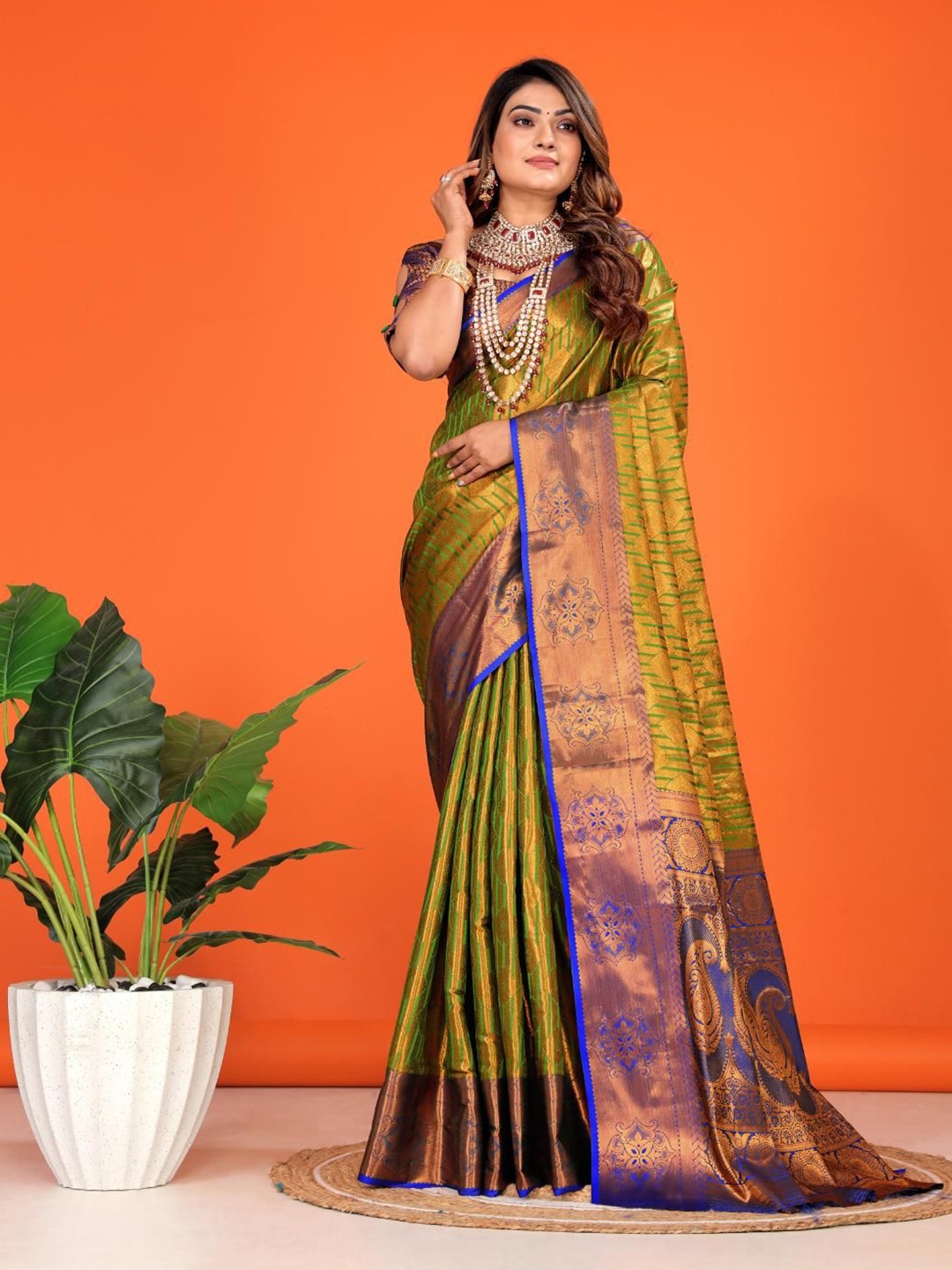 

JAY FASHION Floral Zari Silk Blend Designer Kanjeevaram Saree, Green