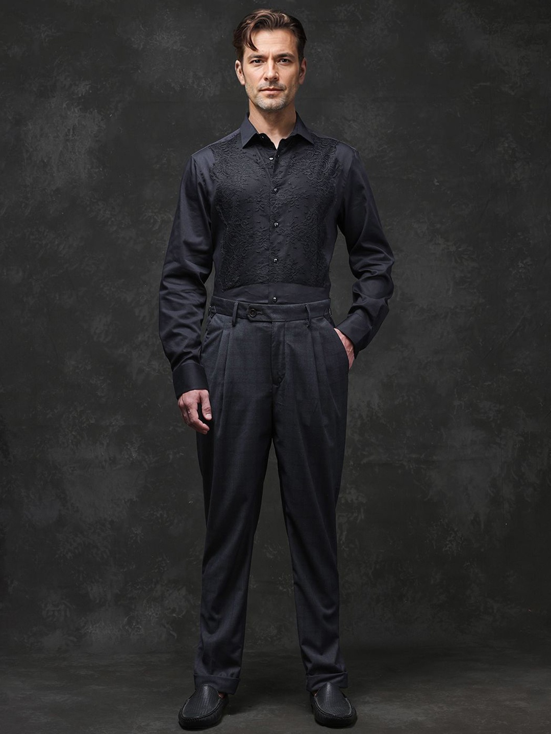 

RARE RABBIT Men Comfort Spread Collar Solid Cotton Casual Shirt, Black