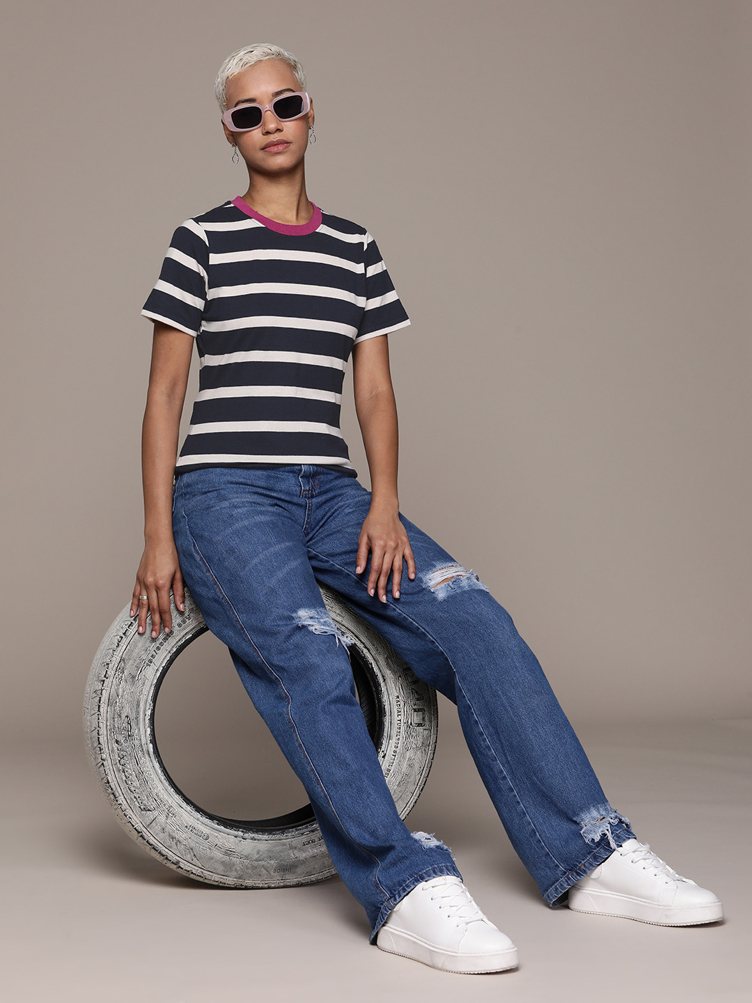 

The Roadster Lifestyle Co. Striped Slim Fit T-shirt, Off white