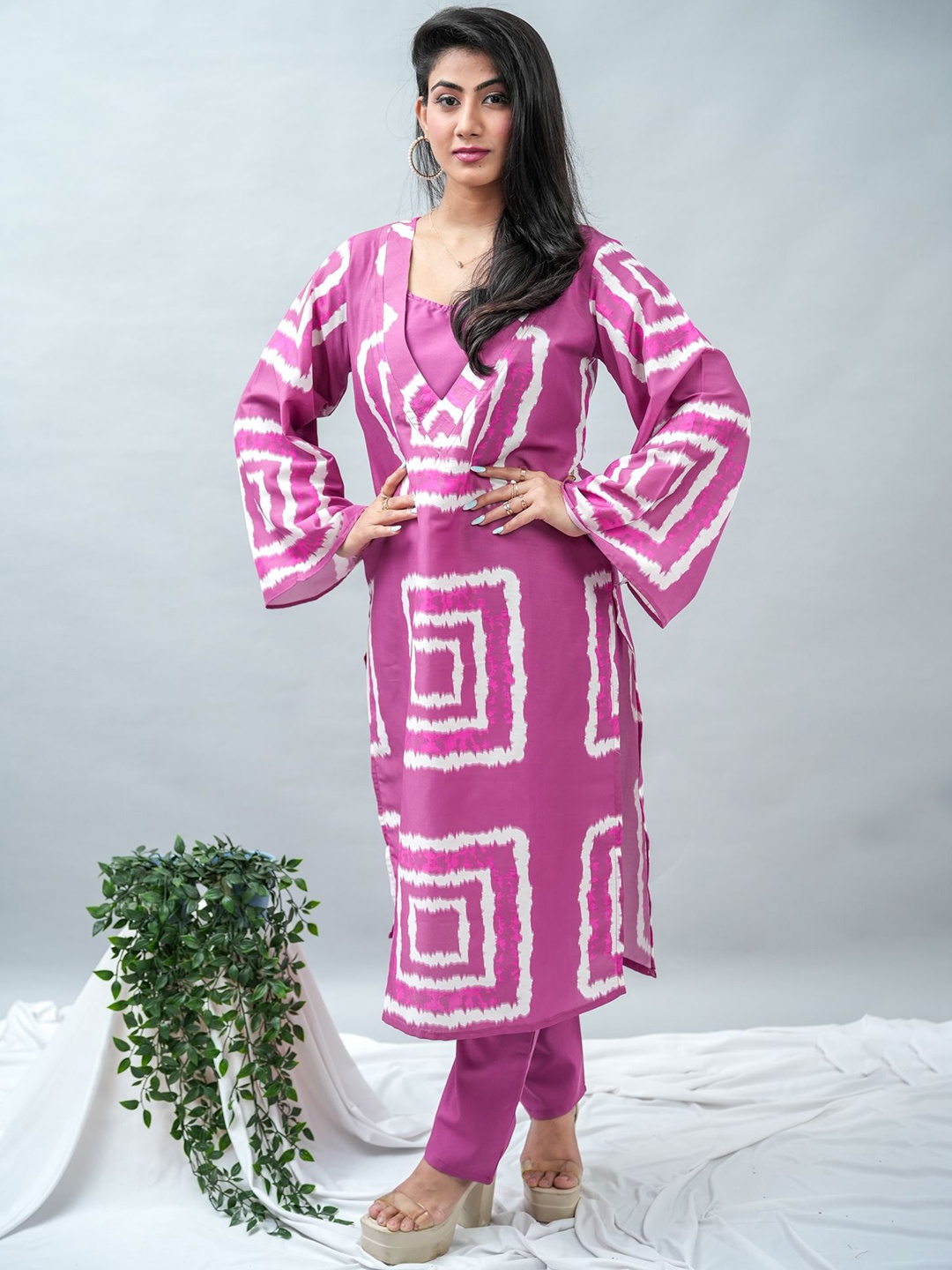

GO BOUJEE Geometric Printed Pure Cotton Straight Kurta With Trouser, Pink