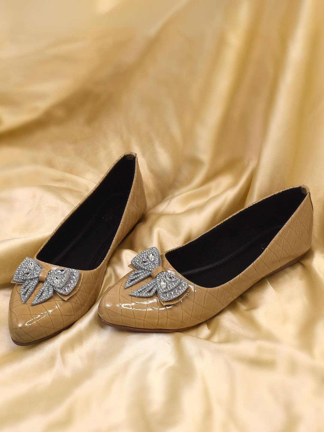 

YASSIO Women Embellished Ballerinas Flats, Beige