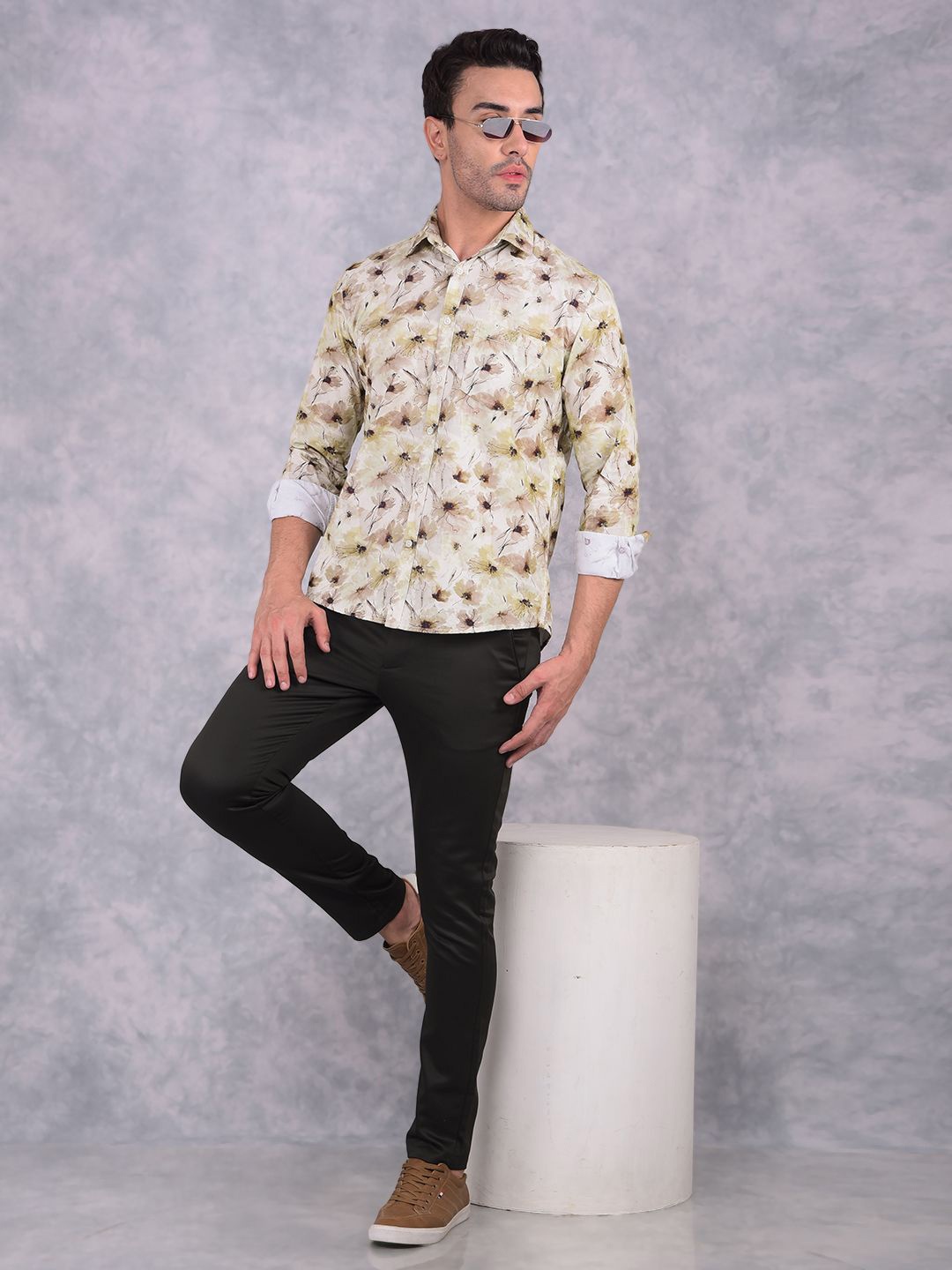 

Crimsoune Club Men Smart Spread Collar Floral Printed Cotton Slim Fit Casual Shirt, Beige