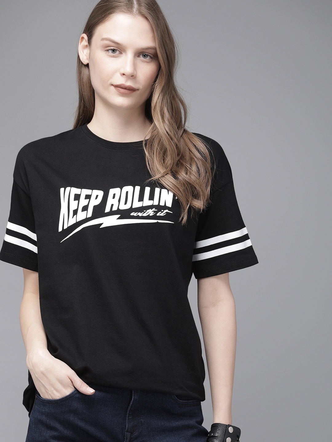 

The Roadster Lifestyle Co Women Black Printed Round Neck Pure Cotton T-shirt