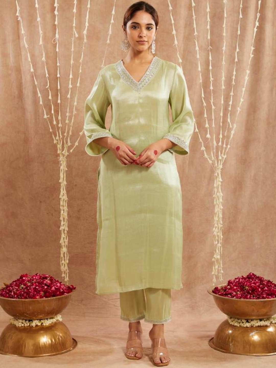 

NERO V Neck Tissue Straight Kurta, Lime green