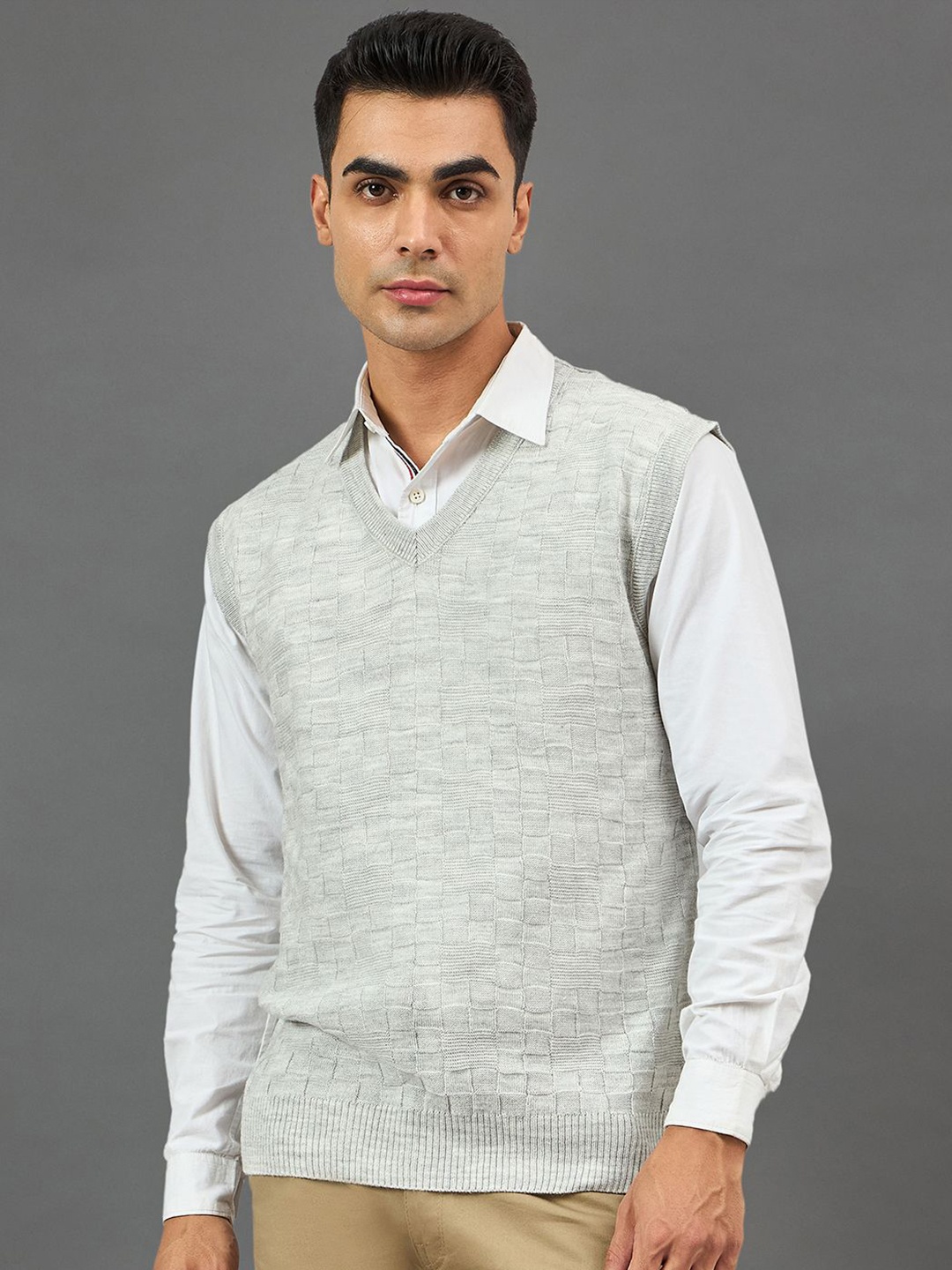 

Club York Men Checked Sweater Vest, Grey