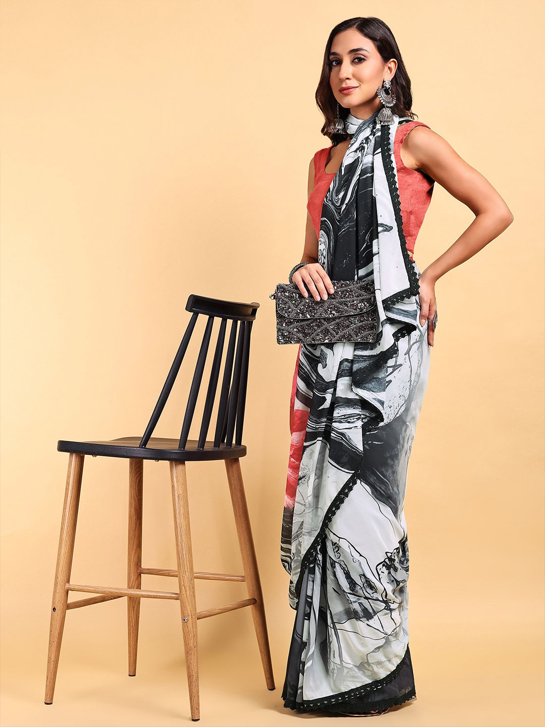 

Sarisp Abstract Printed Patchwork Pure Georgette Saree, Black