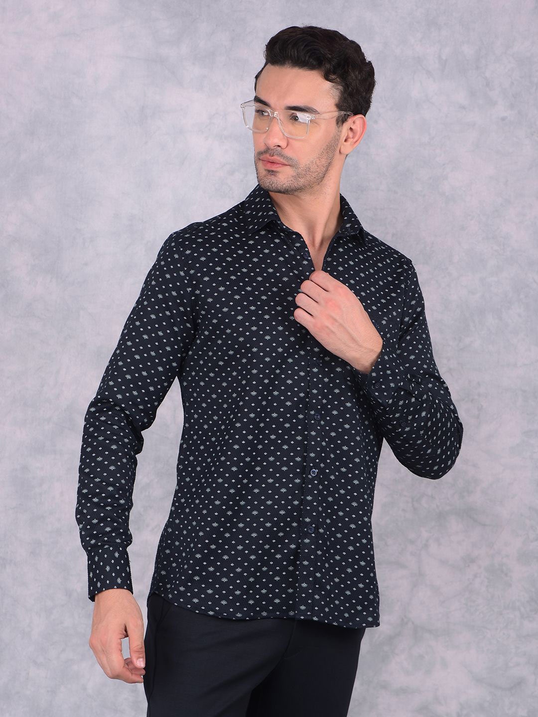 

Crimsoune Club Men Smart Spread Collar Floral Printed Cotton Slim Fit Casual Shirt, Navy blue