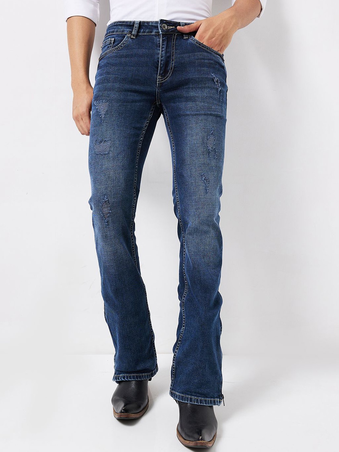 

Mode De Base Men Bootcut Low-Rise Mildly Distressed Light Fade Jeans, Blue
