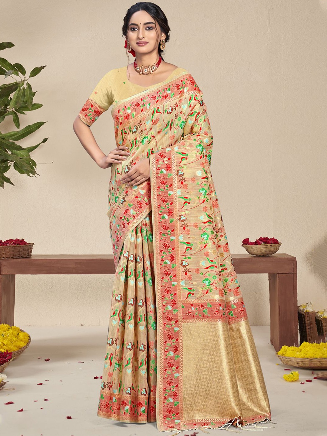 

Ishin Ethnic Motifs Silk Blend Saree, Beige