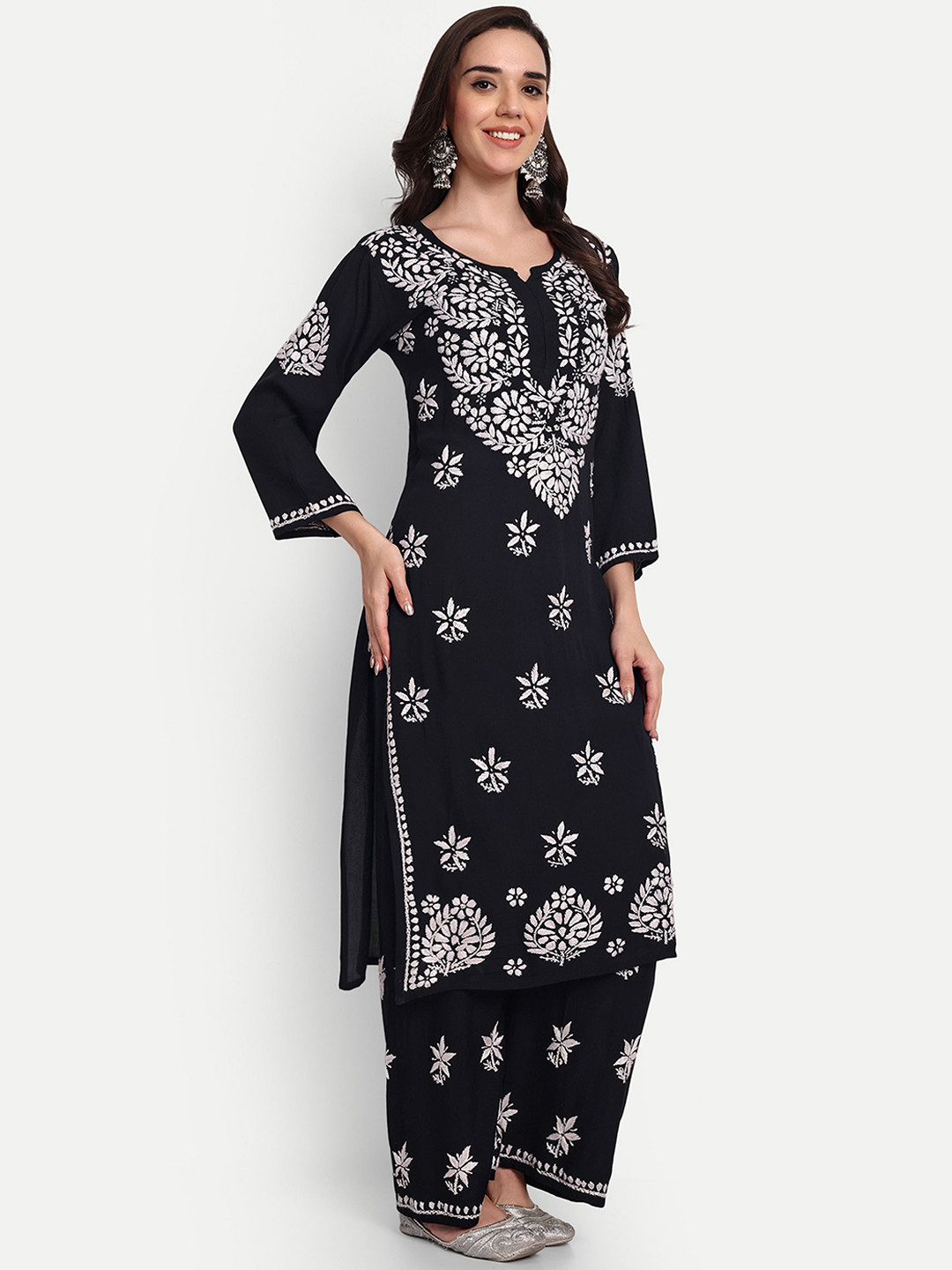 

Indiankala4u Ethnic Motifs Embroidered Chikankari Straight Kurta With Palazzos, Black