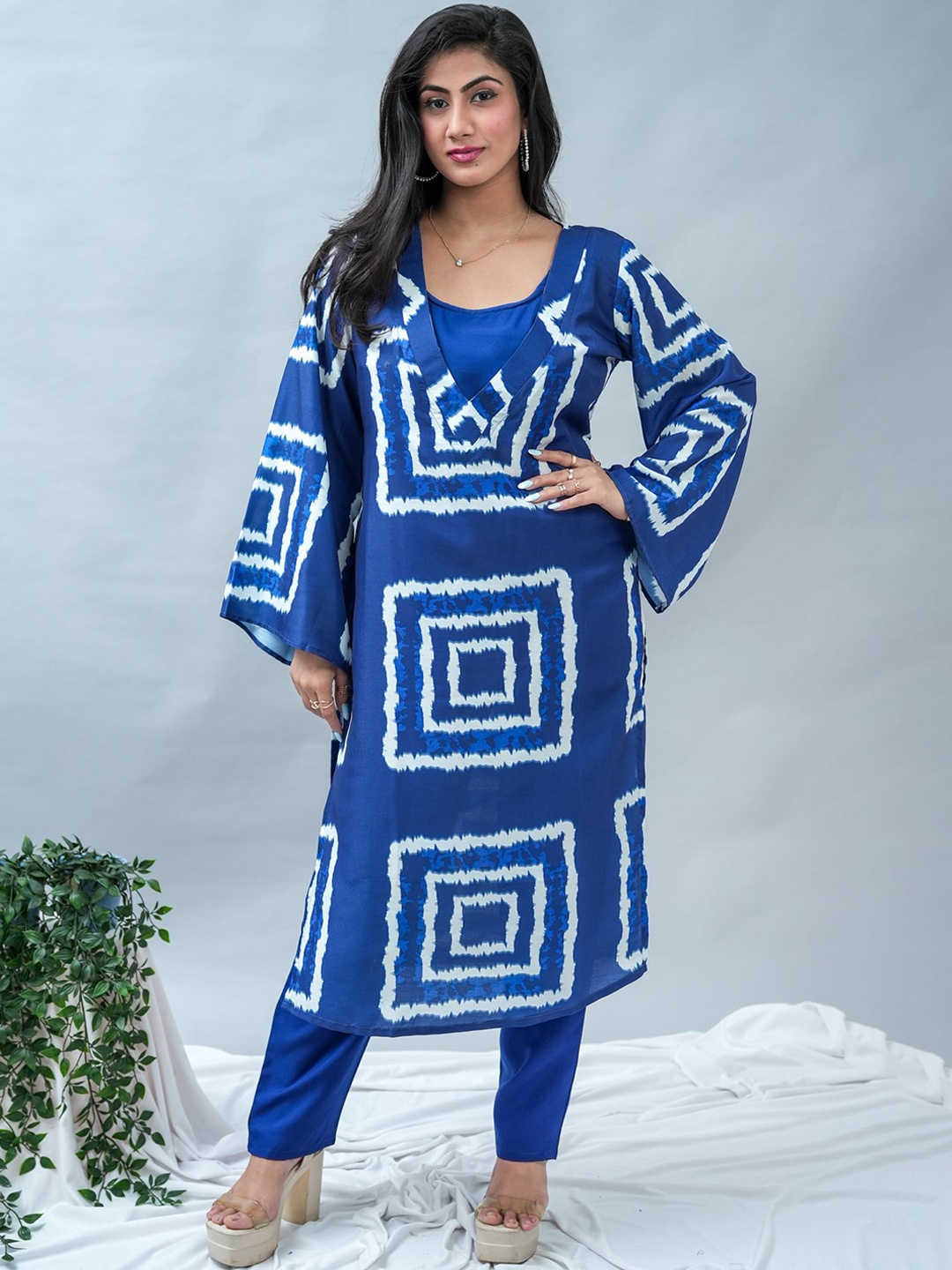 

GO BOUJEE Geometric Printed Pure Cotton Straight Kurta With Trouser, Blue