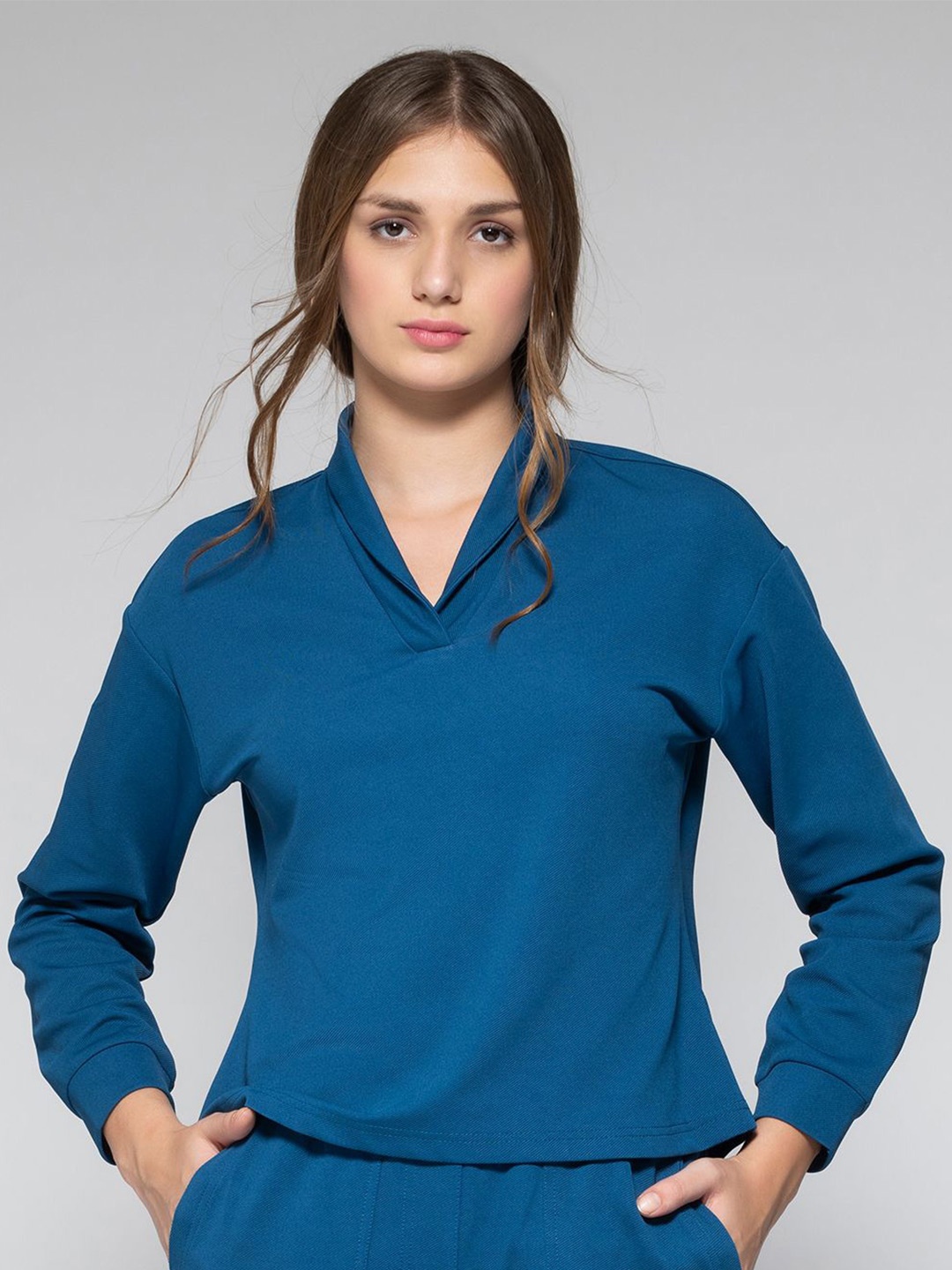 

SHAYE Women Solid V-Neck Long Sleeves Pullover Sweatshirt, Blue