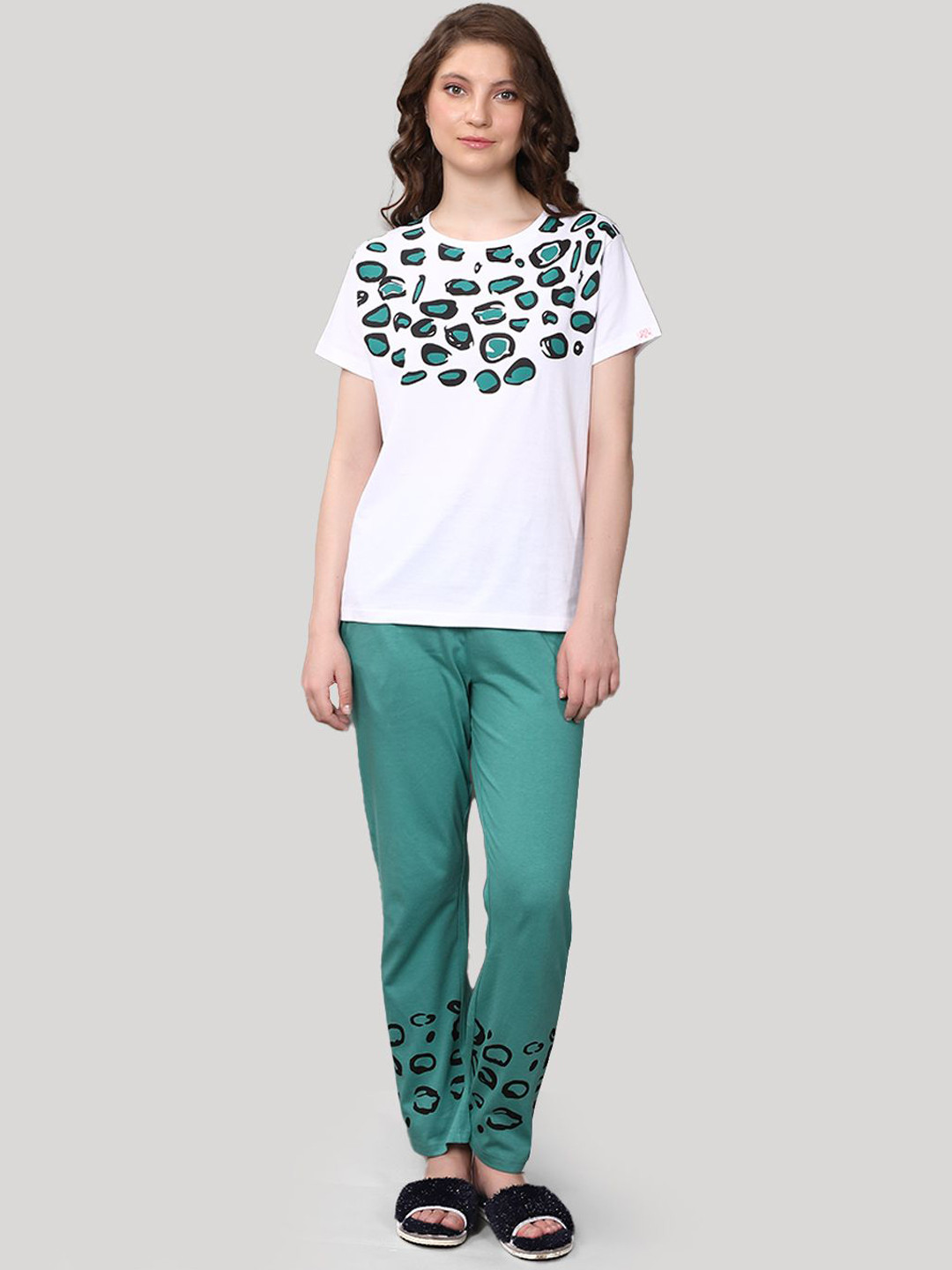 

evolove Women Pure Cotton Printed Night suit, White
