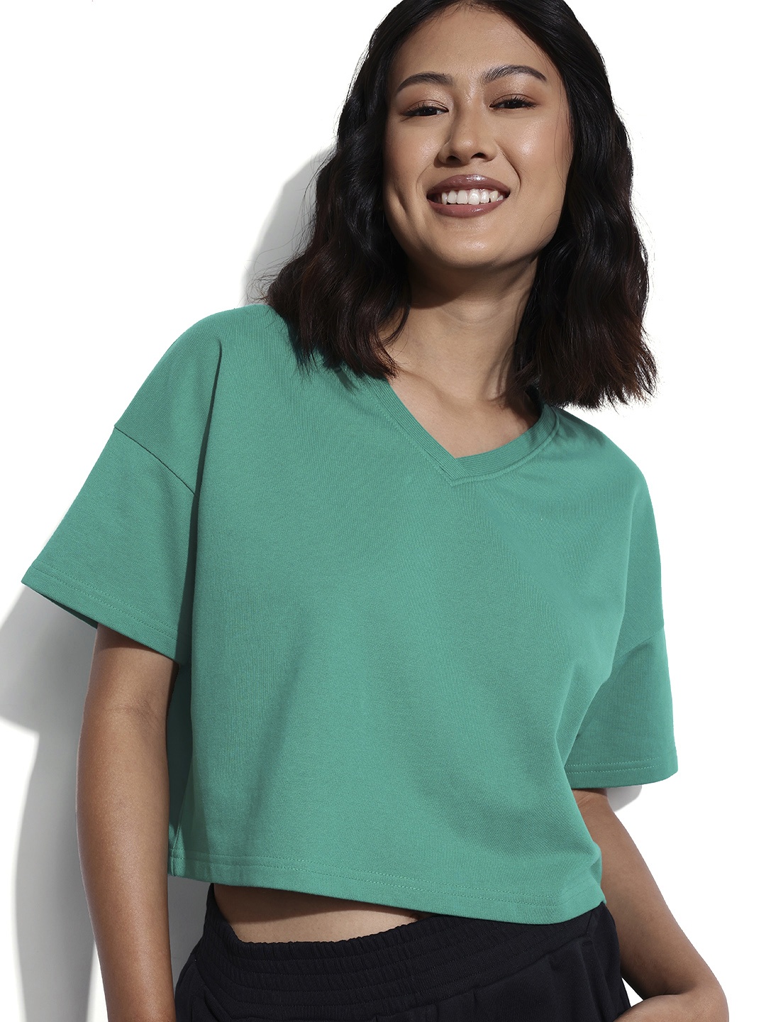 

Dressberry Basics The Color Pop Versatile V-Neck Crop Boxy T-shirt, Green