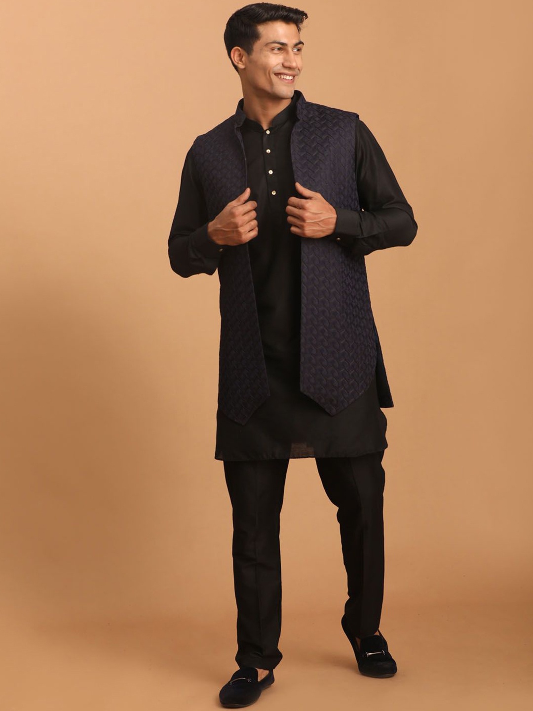 

VASTRAMAY Pathani Kurta with Trousers & Self Design Jacket, Black