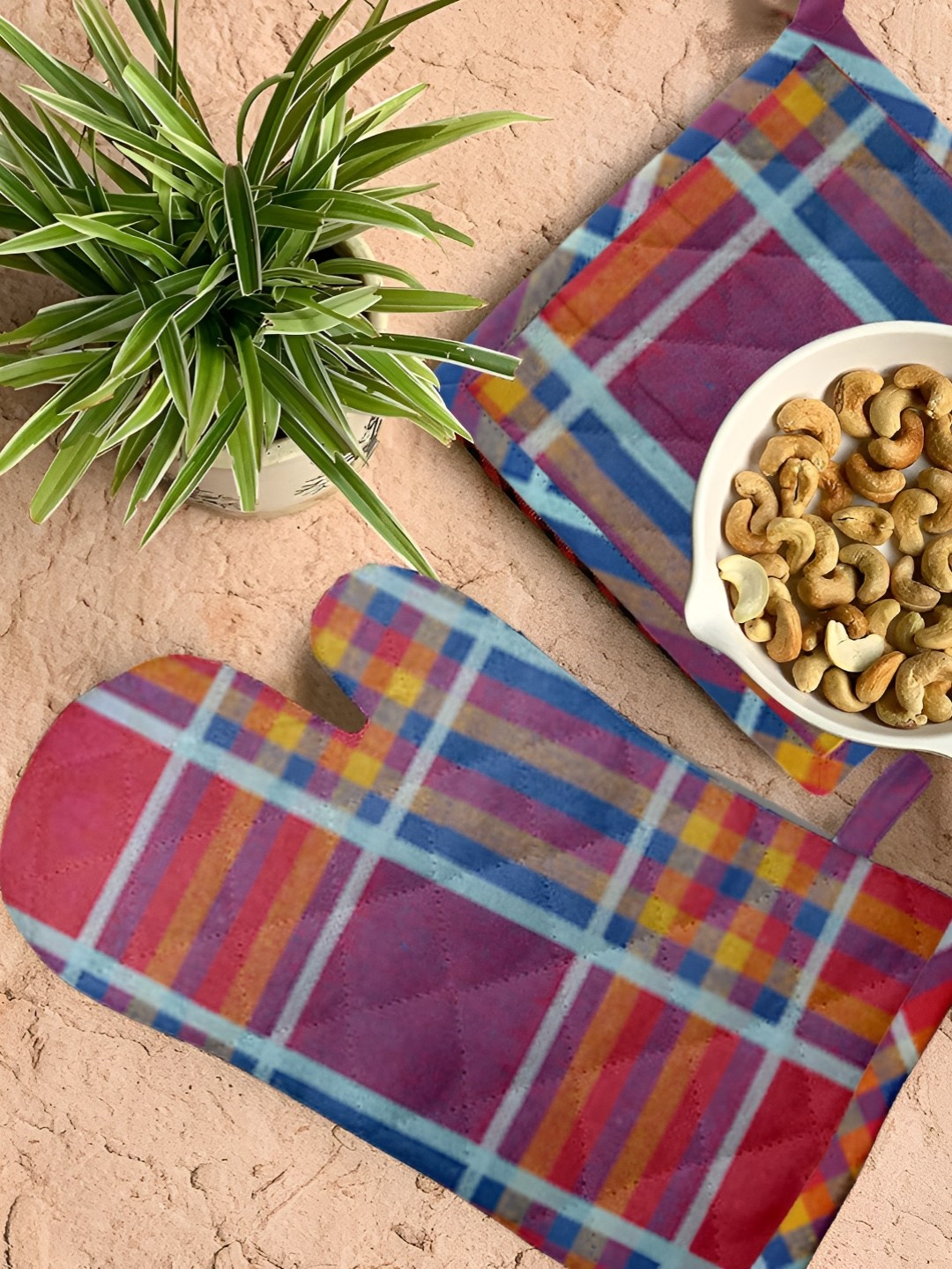 

Lushomes Red & Blue 4 Pieces Checked Pure Cotton Oven Gloves With Pot Holders