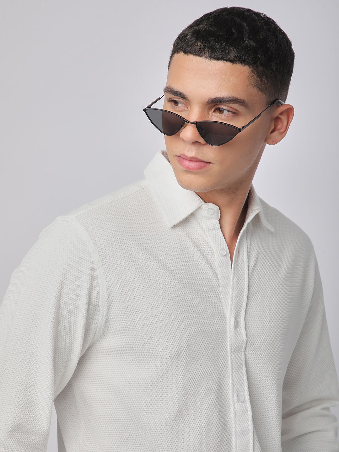 

R&B Men Cutaway Collar Solid Cotton Casual Shirt, White