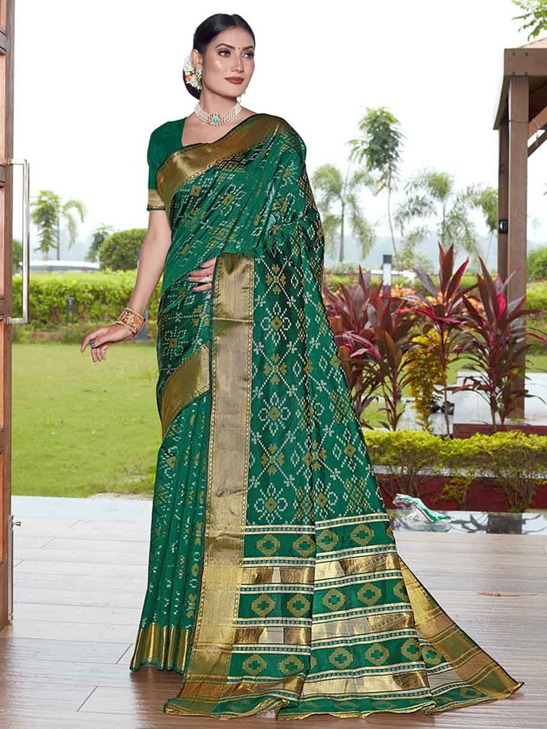 

JUST FASHION Zari Bandhani Saree, Green