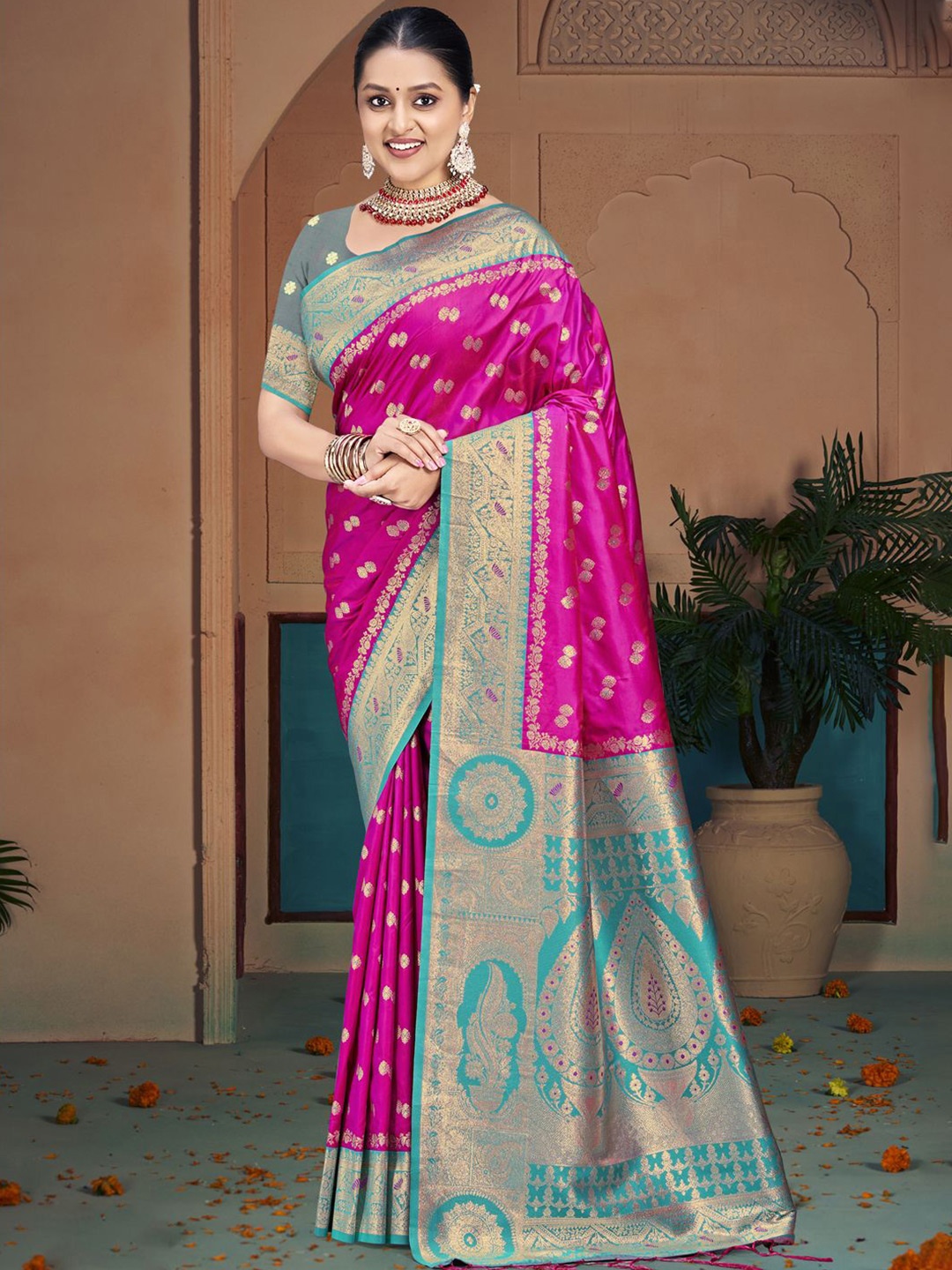 

Ishin Woven Design Zari Silk Blend Saree, Pink