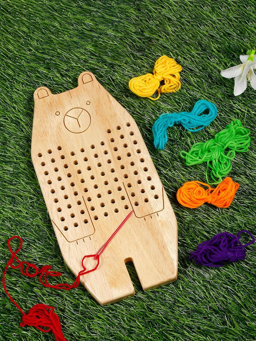 

LITTLE GINNIE Wooden Bear Board With Needle & Thread, Brown