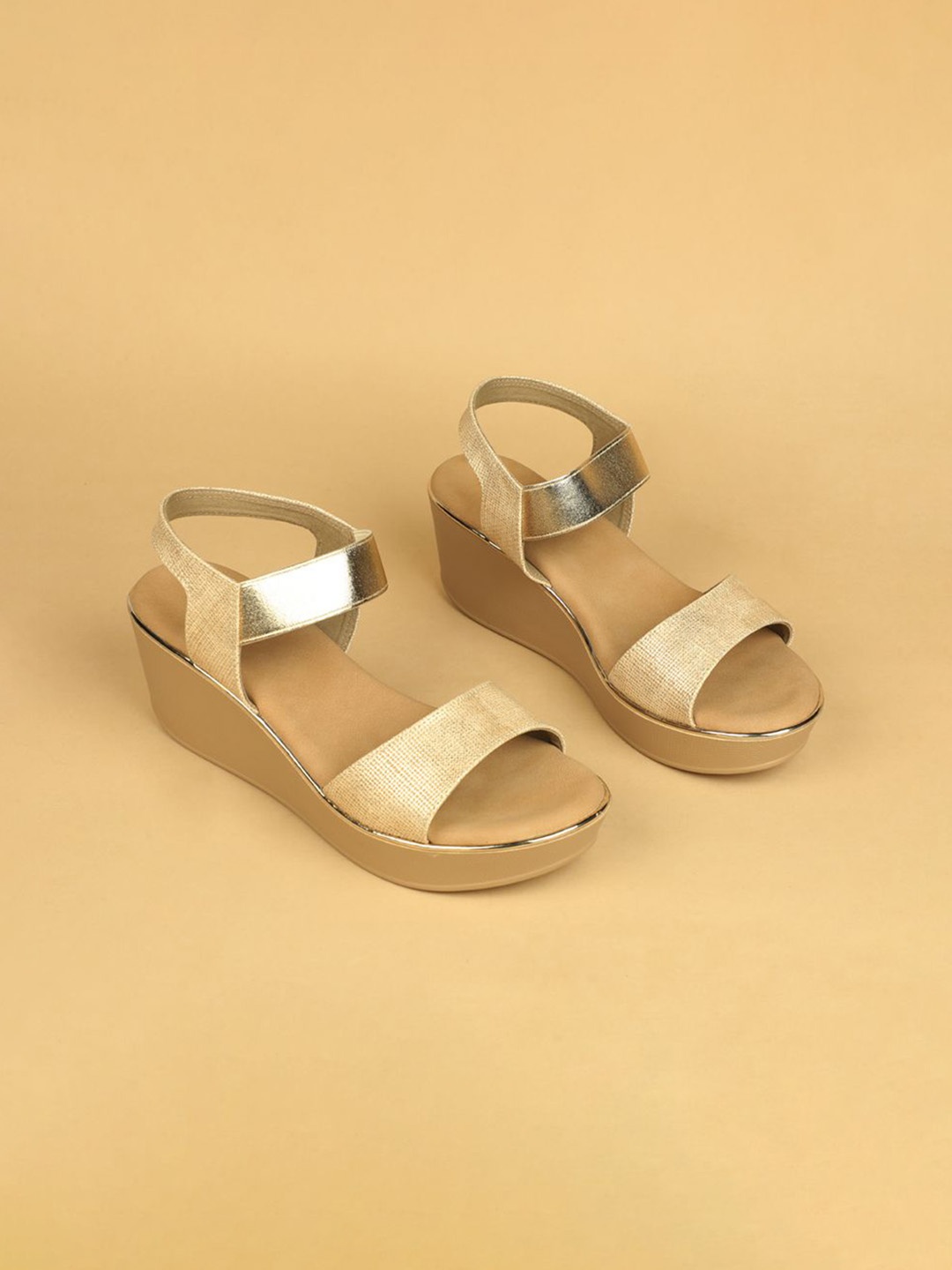 

Ozuri Wedge Sandals, Gold