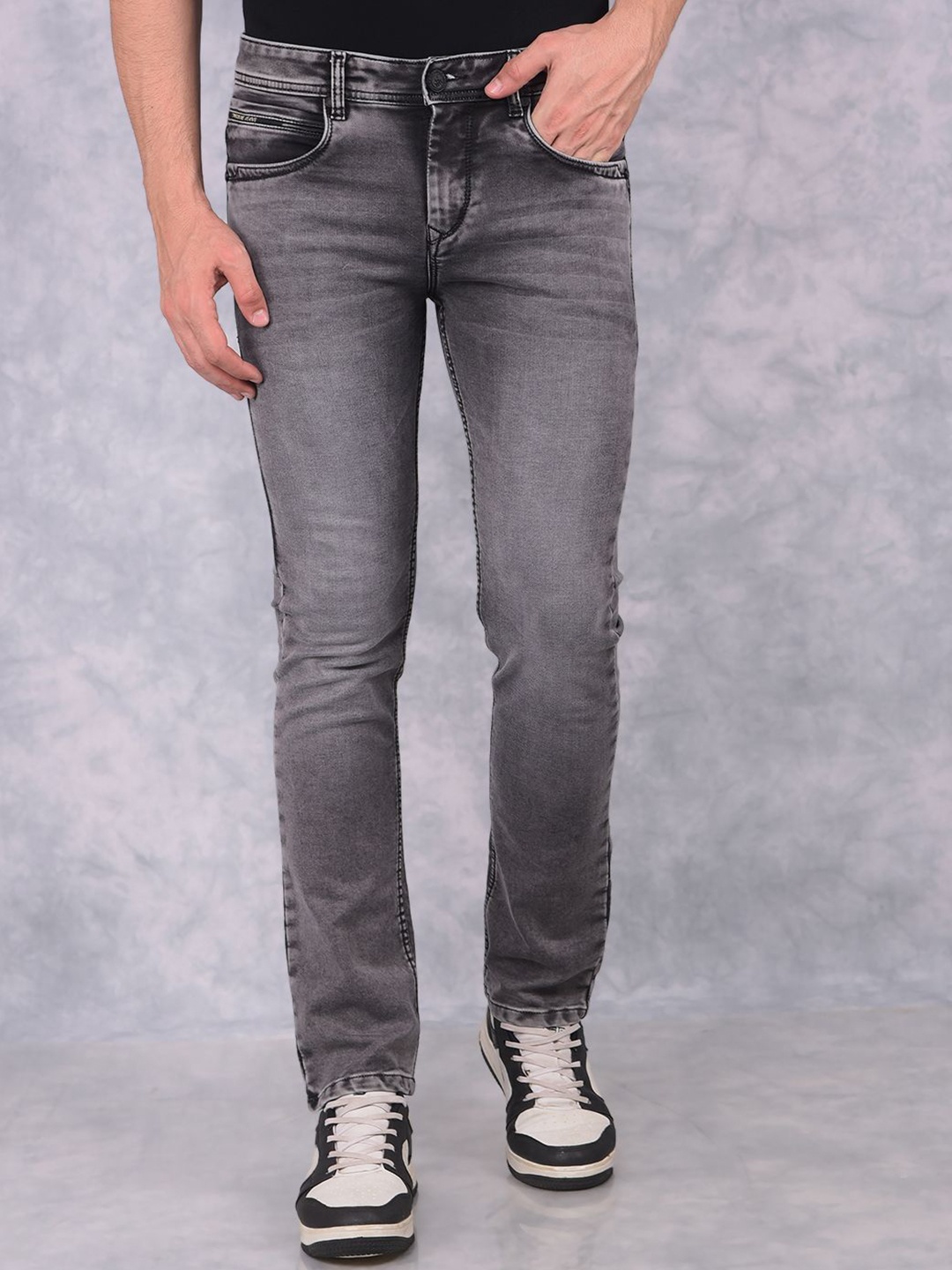 

Crimsoune Club Men Straight Fit Heavy Fade Jeans, Grey