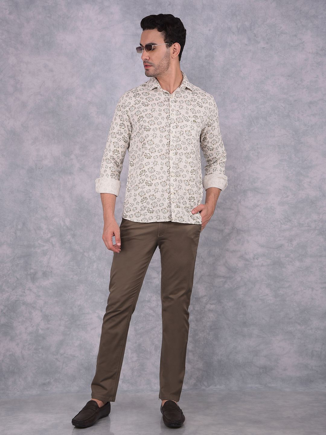

Crimsoune Club Men Smart Spread Collar Floral Printed Cotton Slim Fit Casual Shirt, Beige