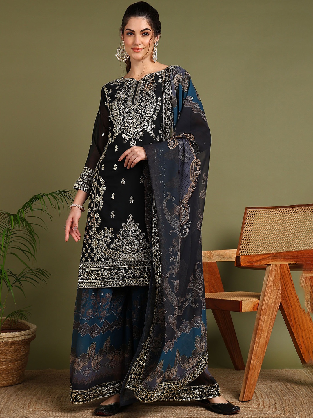 

BHARODIYA ENTERPRISES Embroidered Regular Georgette Straight Kurta with Sharara & Dupatta, Black