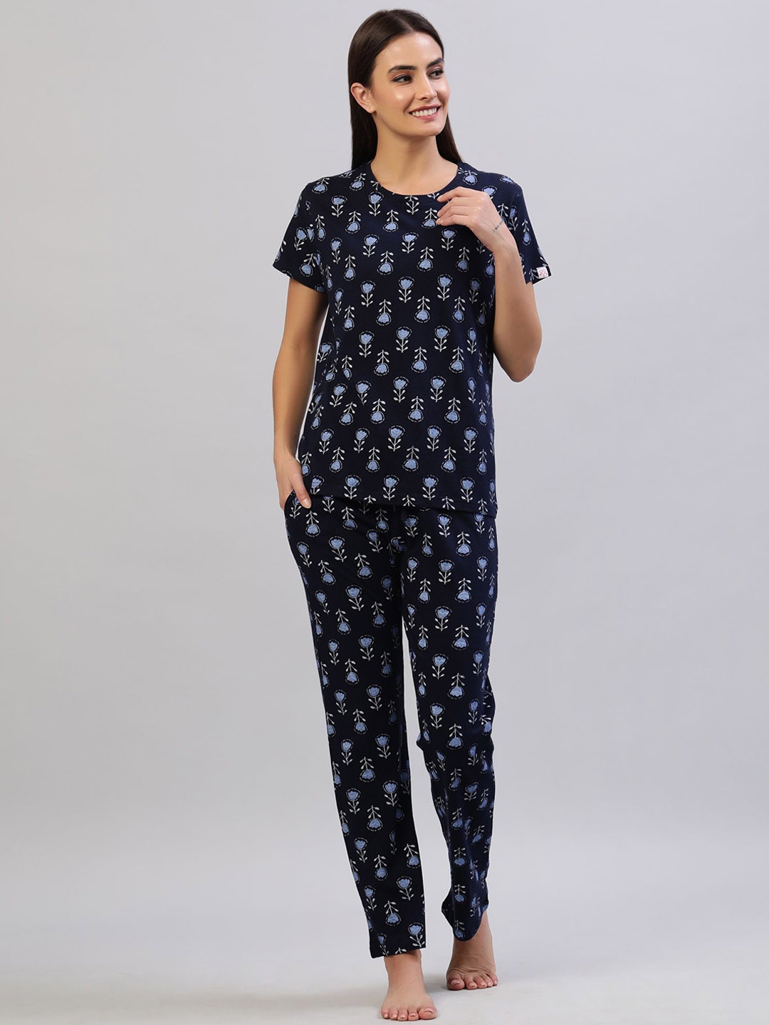 

evolove Women Pure Cotton Printed Night suit, Black