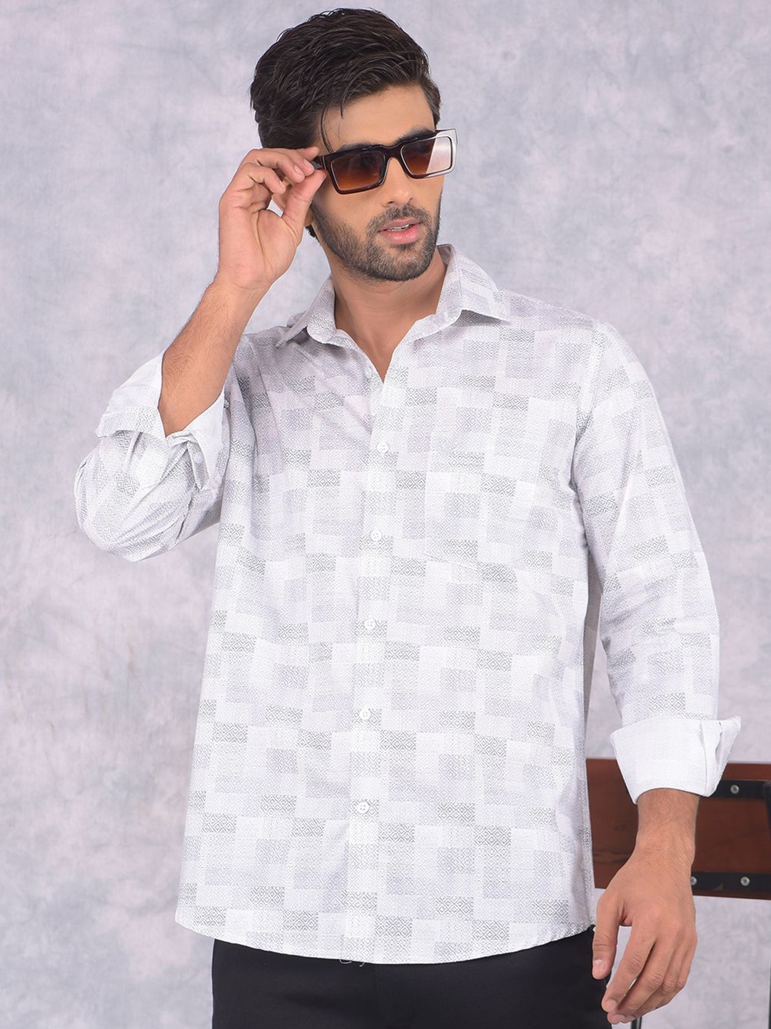 

Crimsoune Club Men Smart Spread Collar Checked Cotton Slim Fit Casual Shirt, Grey