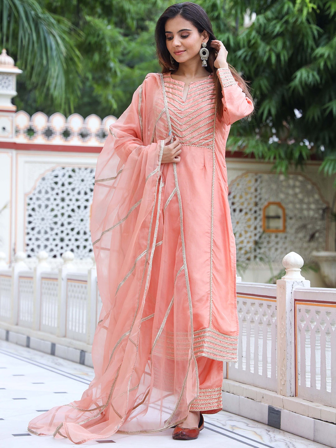 

MAHUKAA Yoke Design Gotta Patti Straight Kurta with Palazzo & Dupatta, Peach