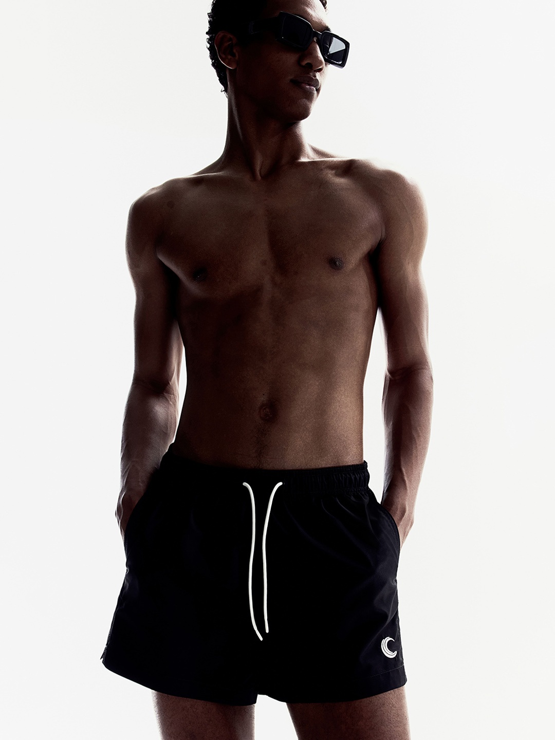 

H&M Men Mid Rise Swim Bottoms, Black