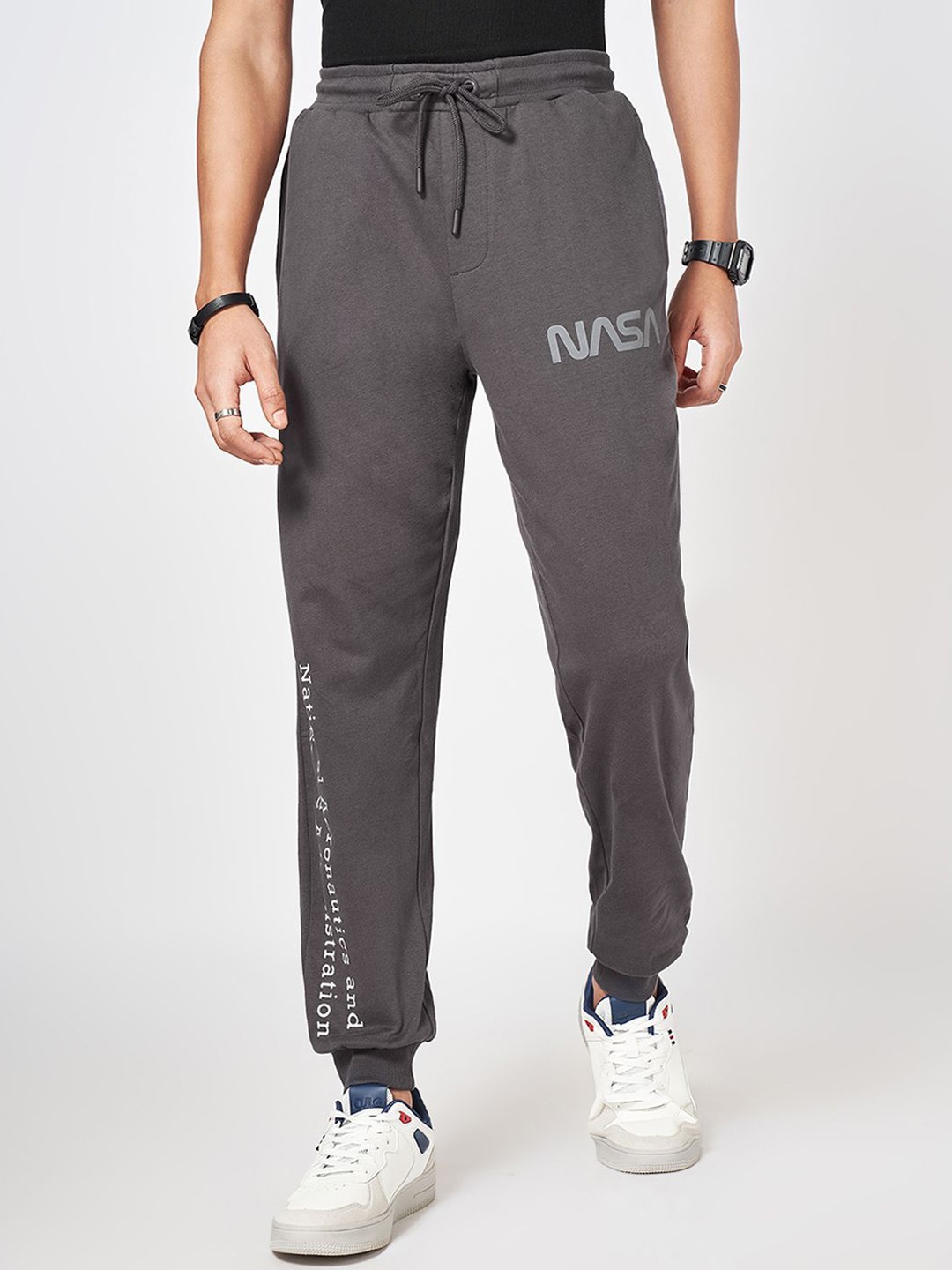 

SF JEANS by Pantaloons Men Mid-Rise Joggers, Grey