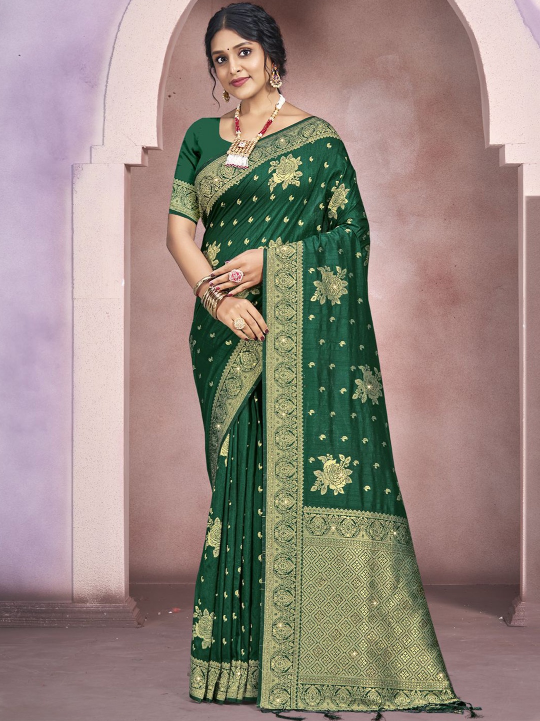 

Ishin Woven Design Silk Blend Saree, Green